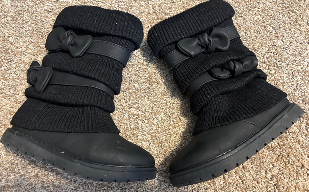 Black winter boots With accents - size shoes-youth   10