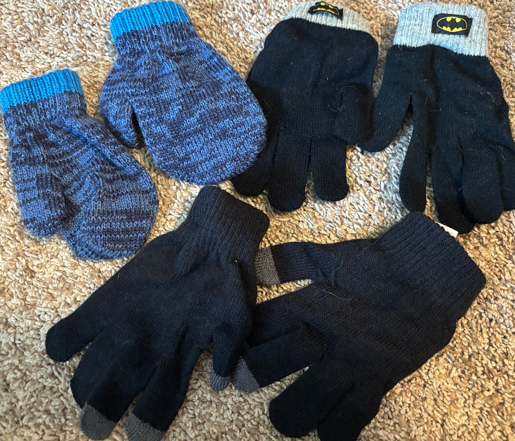 2 gloves 1 mitten