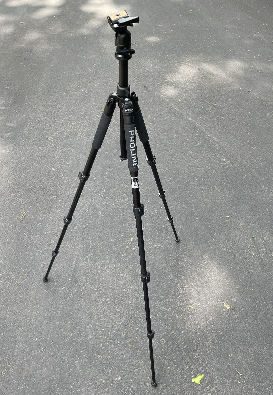 Proline Dolica Aluminum Tripod w/Carrying Case