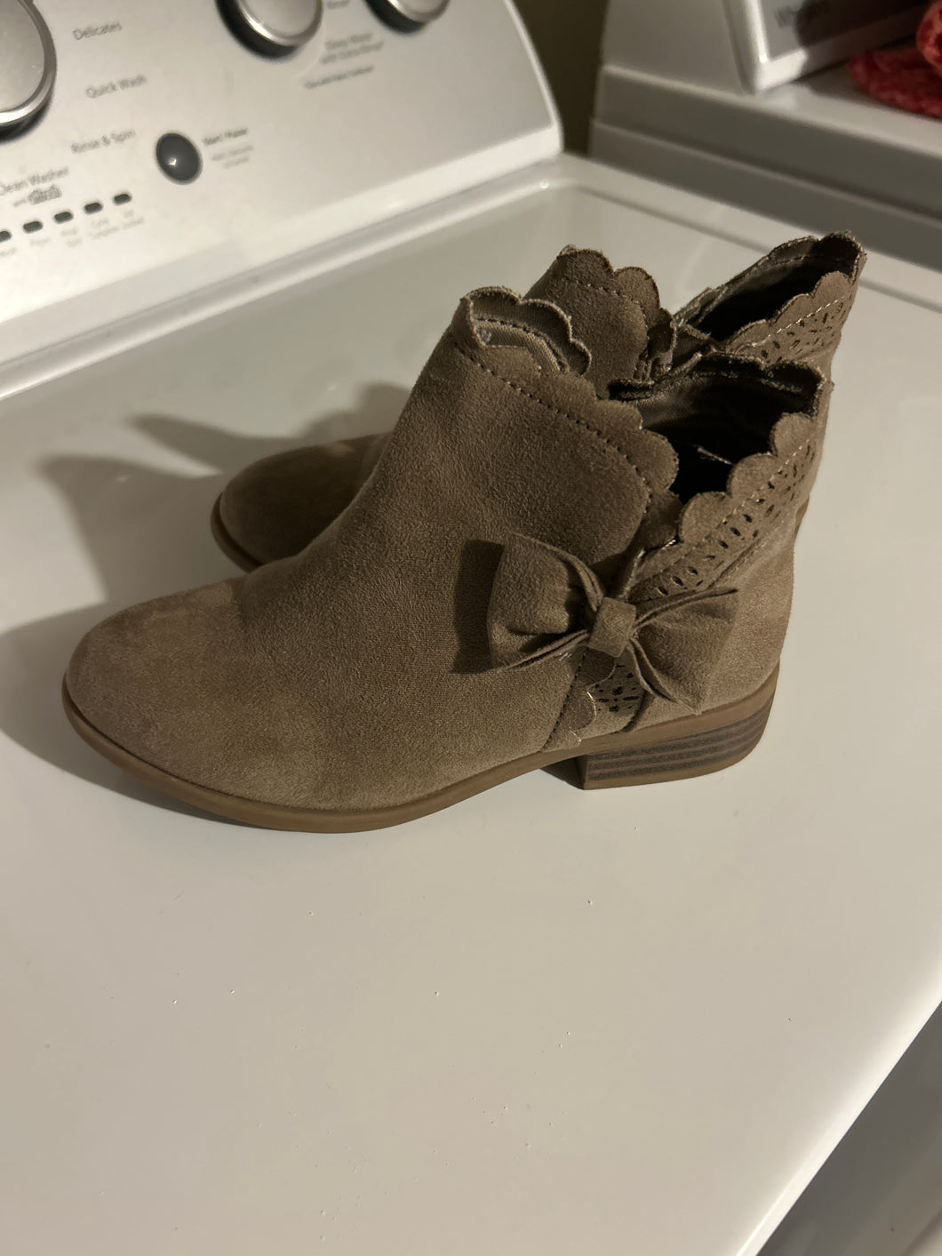 Jumping Beans Taupe boots - size Shoes-youth   11