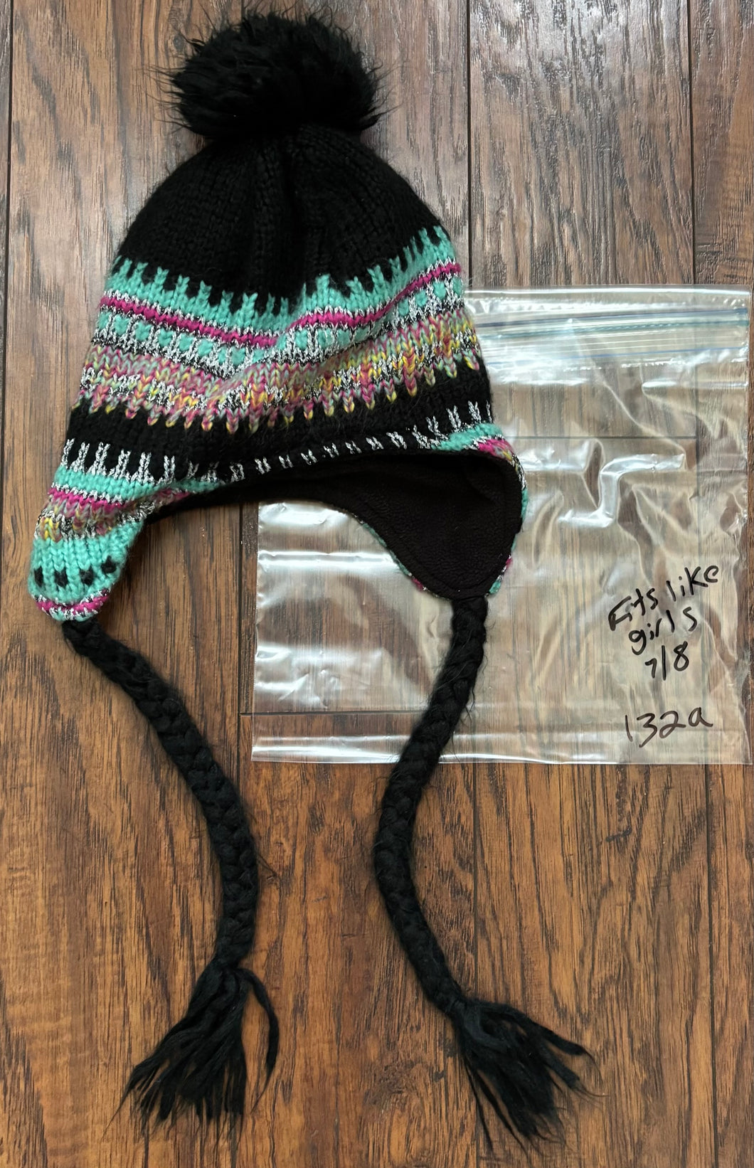197 girl hat 7 132a Fits like 7