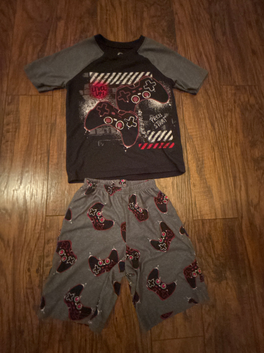 498 pajamas pj Size 4/5 loose fit