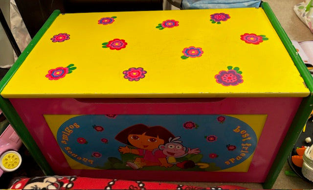 Toy box - Dora the explo Painted wood material