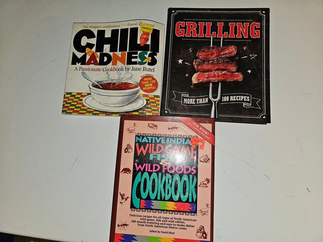 3 cookbook lot Grilling, chili