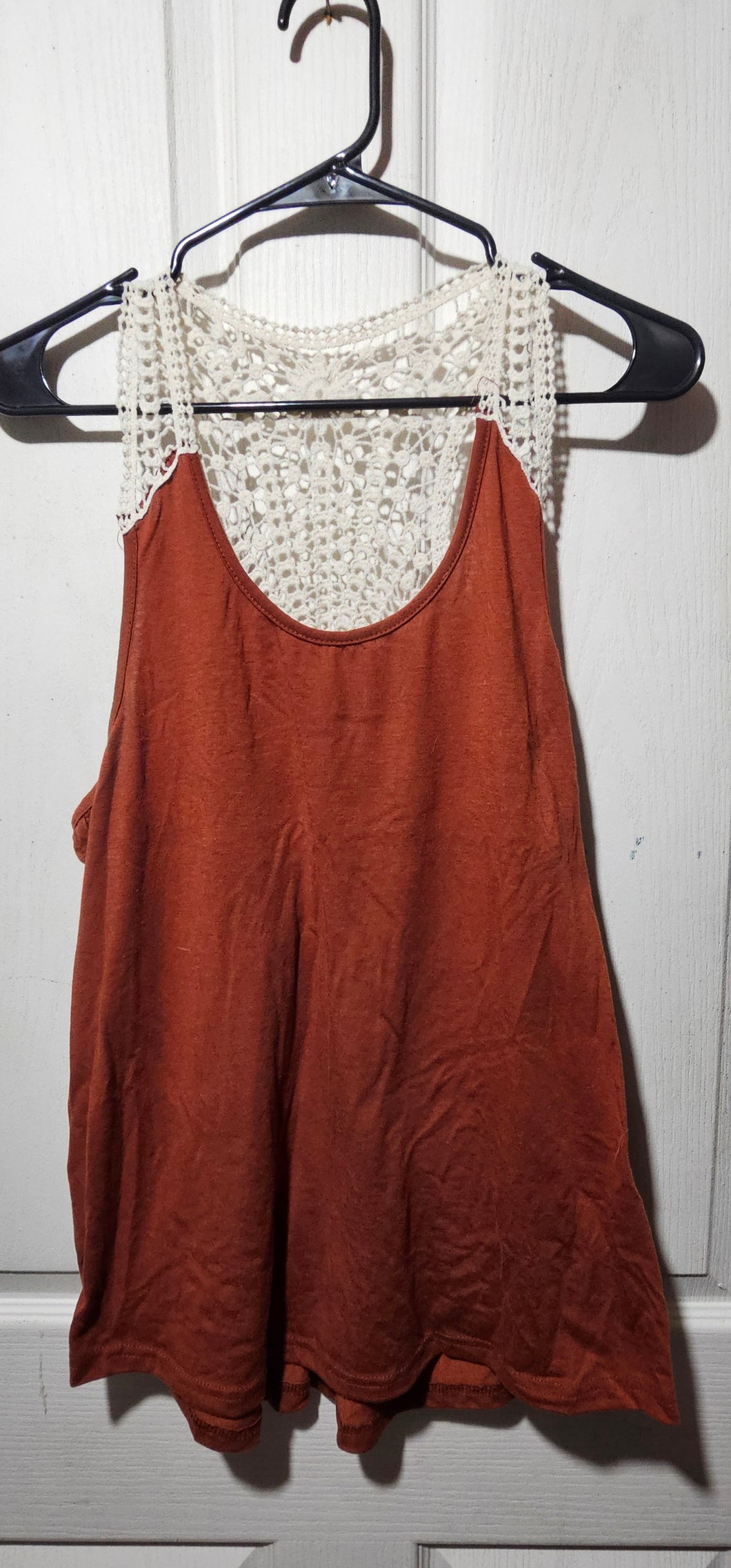 Rust orange lace tank Flowy and light weight - size Women S (4-6)
