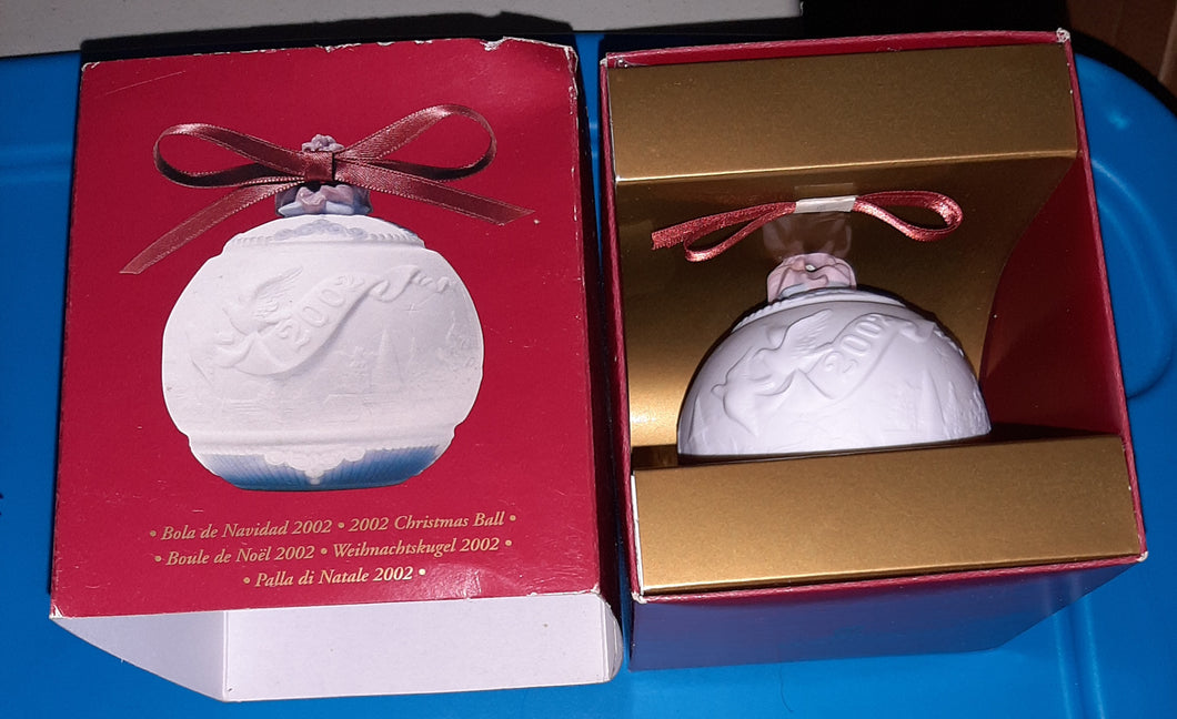 Lladro 2002 Christmas ornament