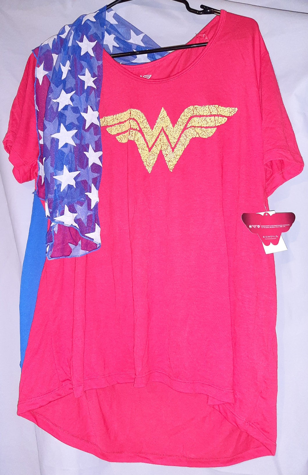 Wonder Women NWT 3x tee and cape - size Junior Girls XL (15-17)