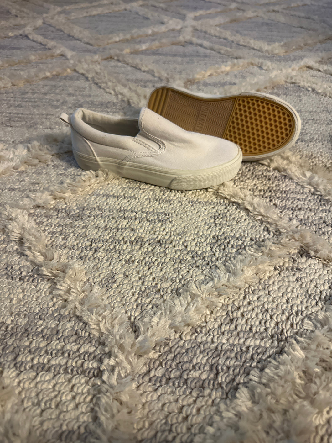 Old Navy slip on White sneakers - size Shoes-youth   13