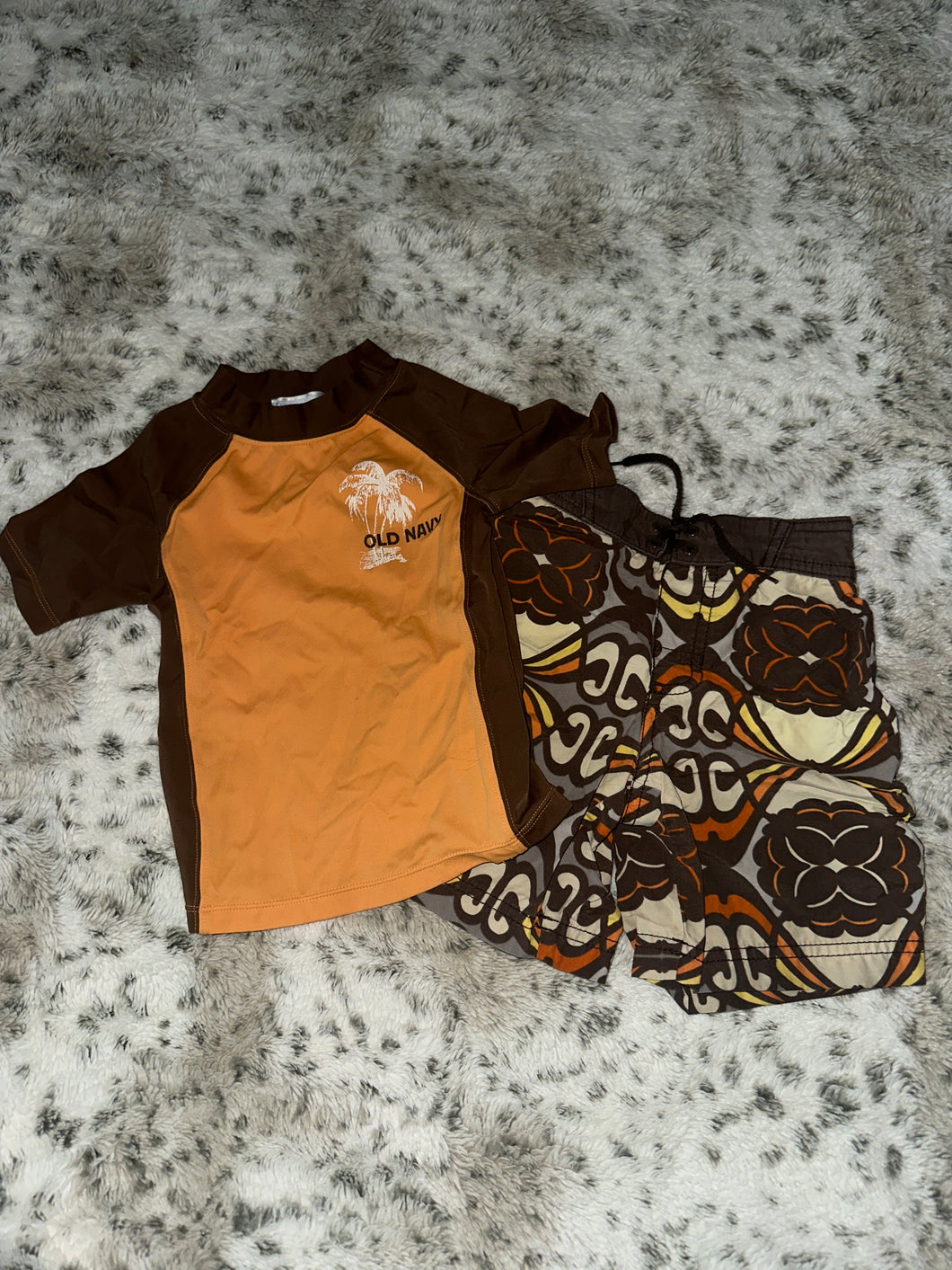 Old Navy swim set Brown/orange/yellow - size 2T