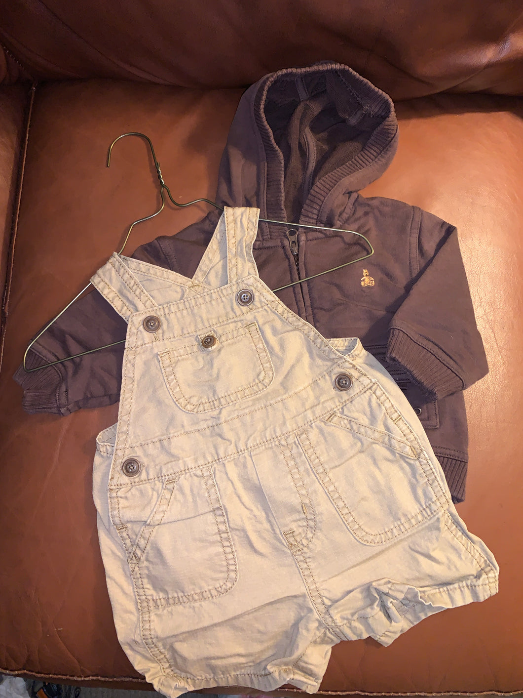 Gap overall sweatshirt Set shorts - size 3-6 Months