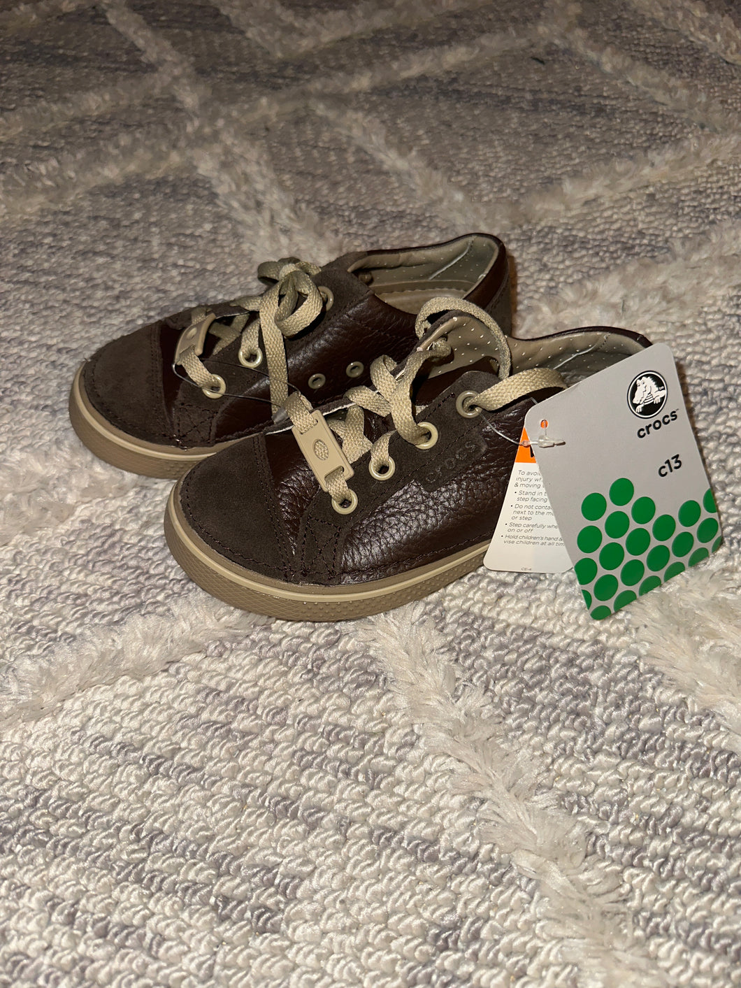 NWT Crocs sneakers Brown /khaki tie - size Shoes-youth   13