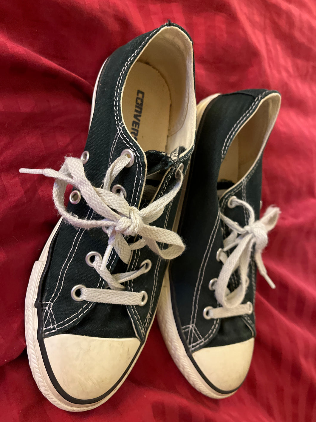Size 3 converse Black chuck taylors - size Shoes-youth  3