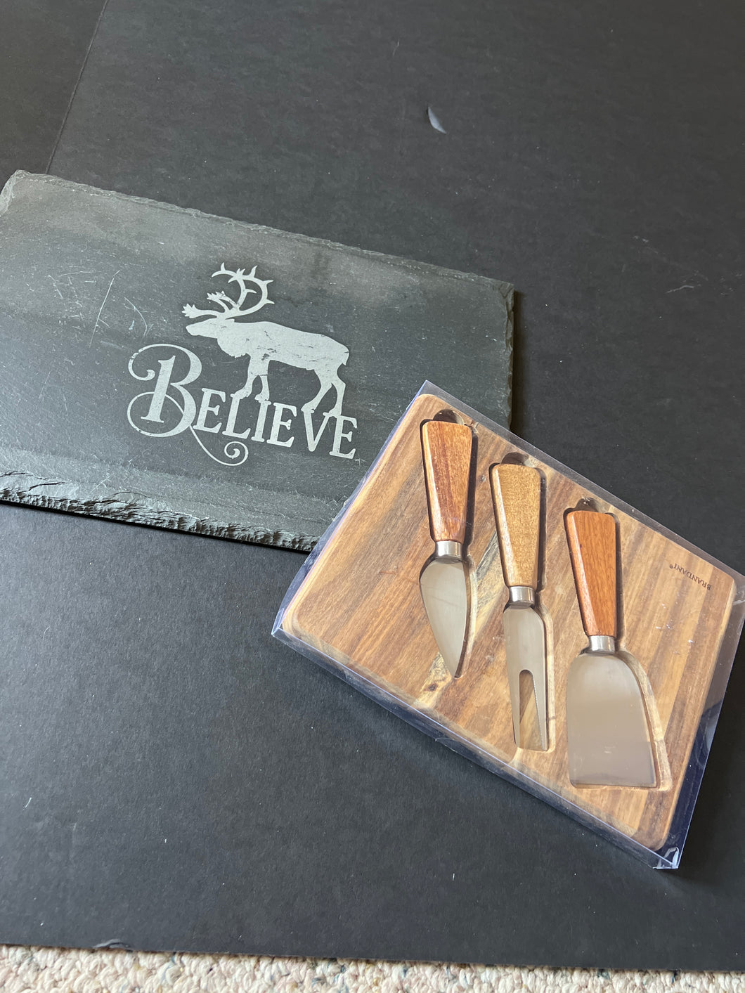 CHEESE BOARD AND UTENCIL
