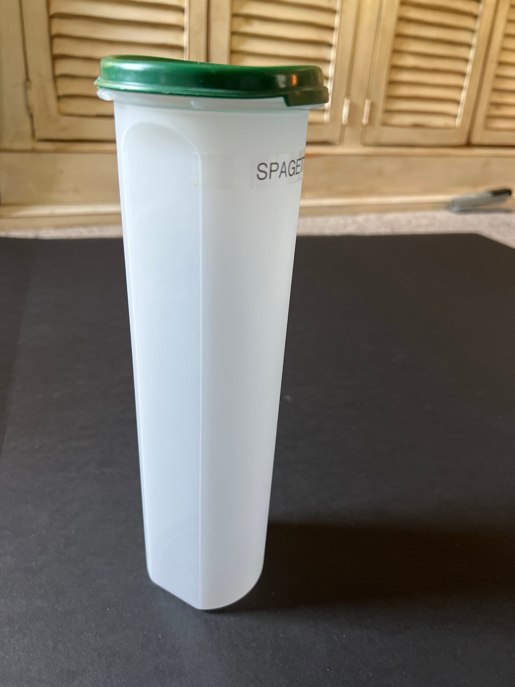 TUPPERWARE SPAGETTI CONTAINER