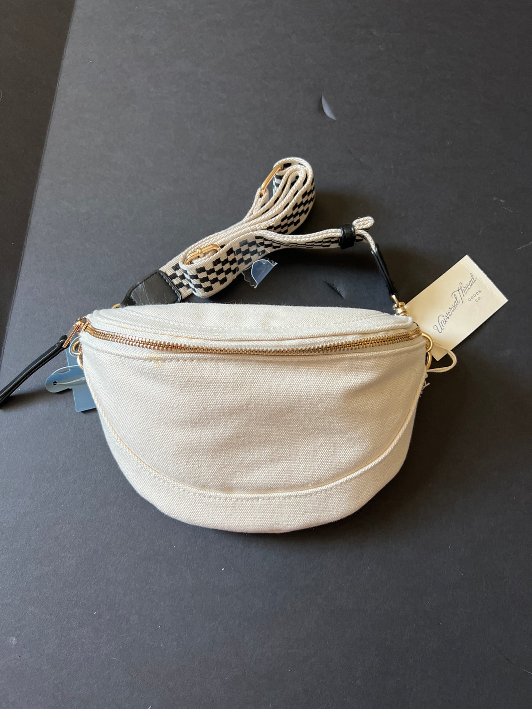 NEW UNIVERSAL THREAD WHITE CROSS BODY BAG