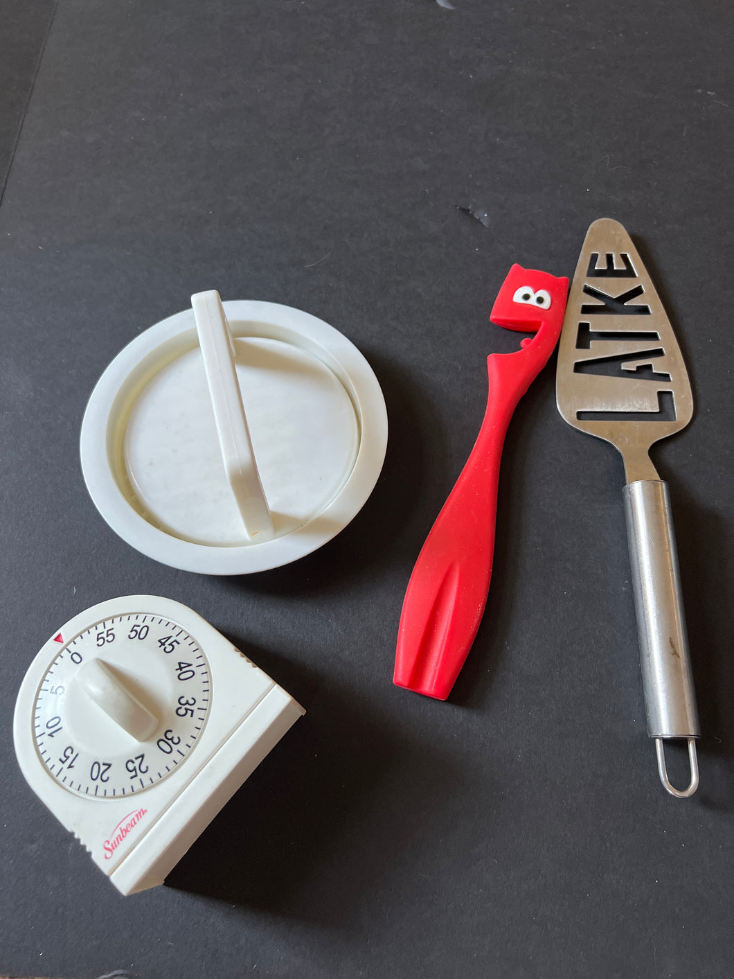 HAMBERGER PRESS, TIMER AND SPATULAS