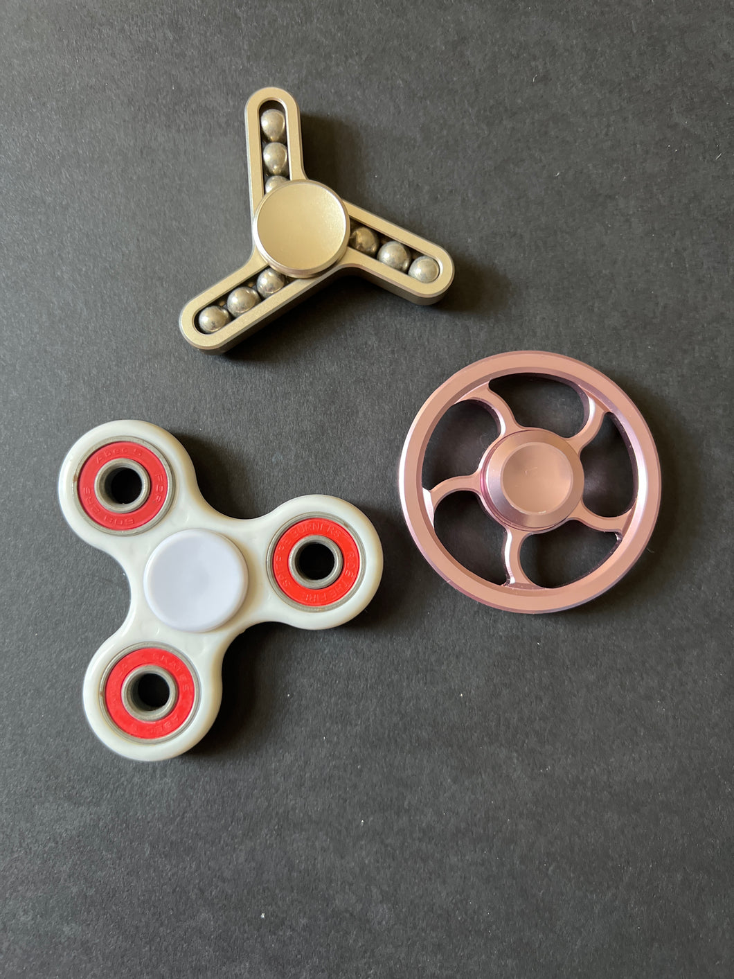 LOT OF 3 FIGIT SPINNERS