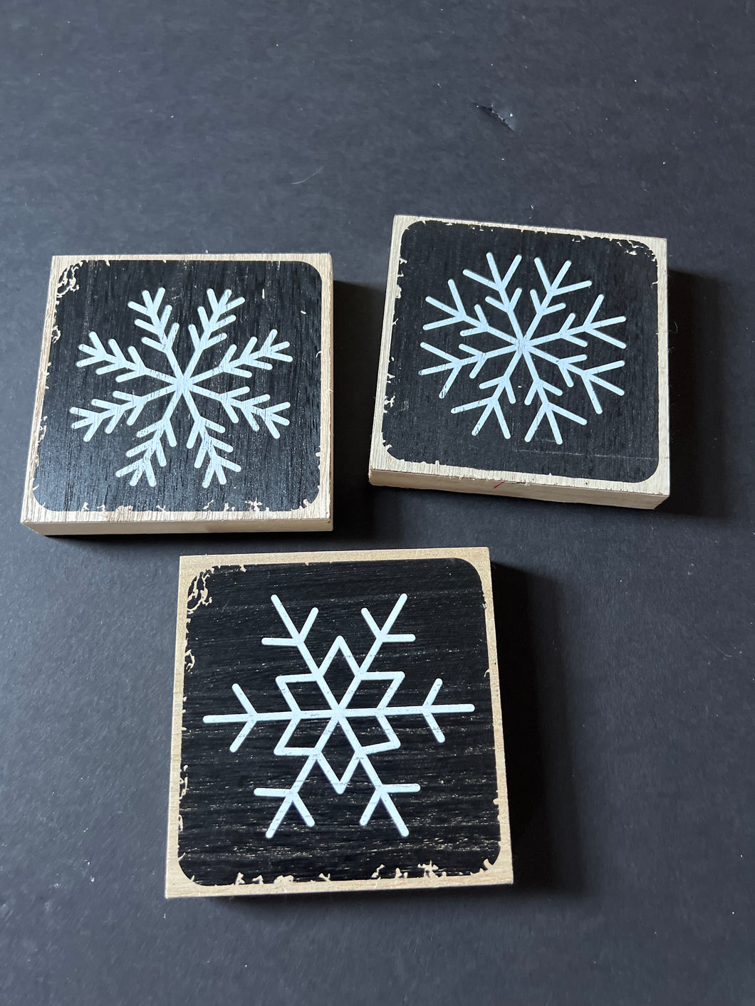 LOT OF THREE WOOD SNOWFLAKES