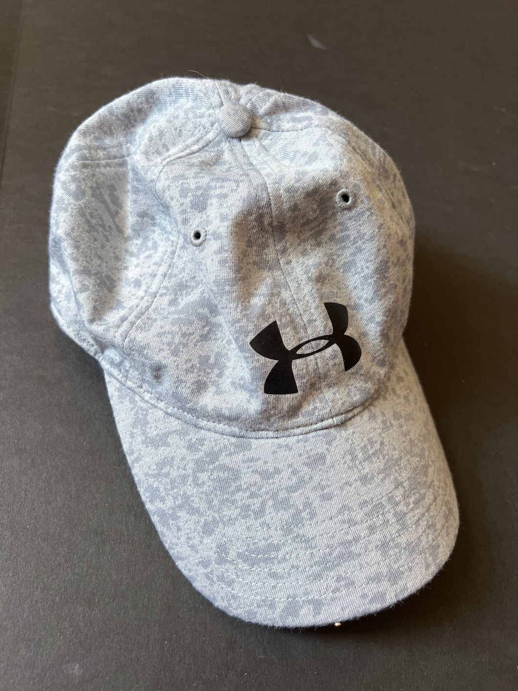 UNDER ARMOUR BASEBALL HAT - GRAY