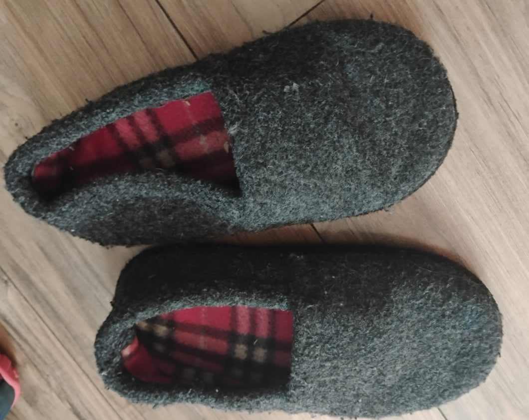 Boys Slippers Gray
