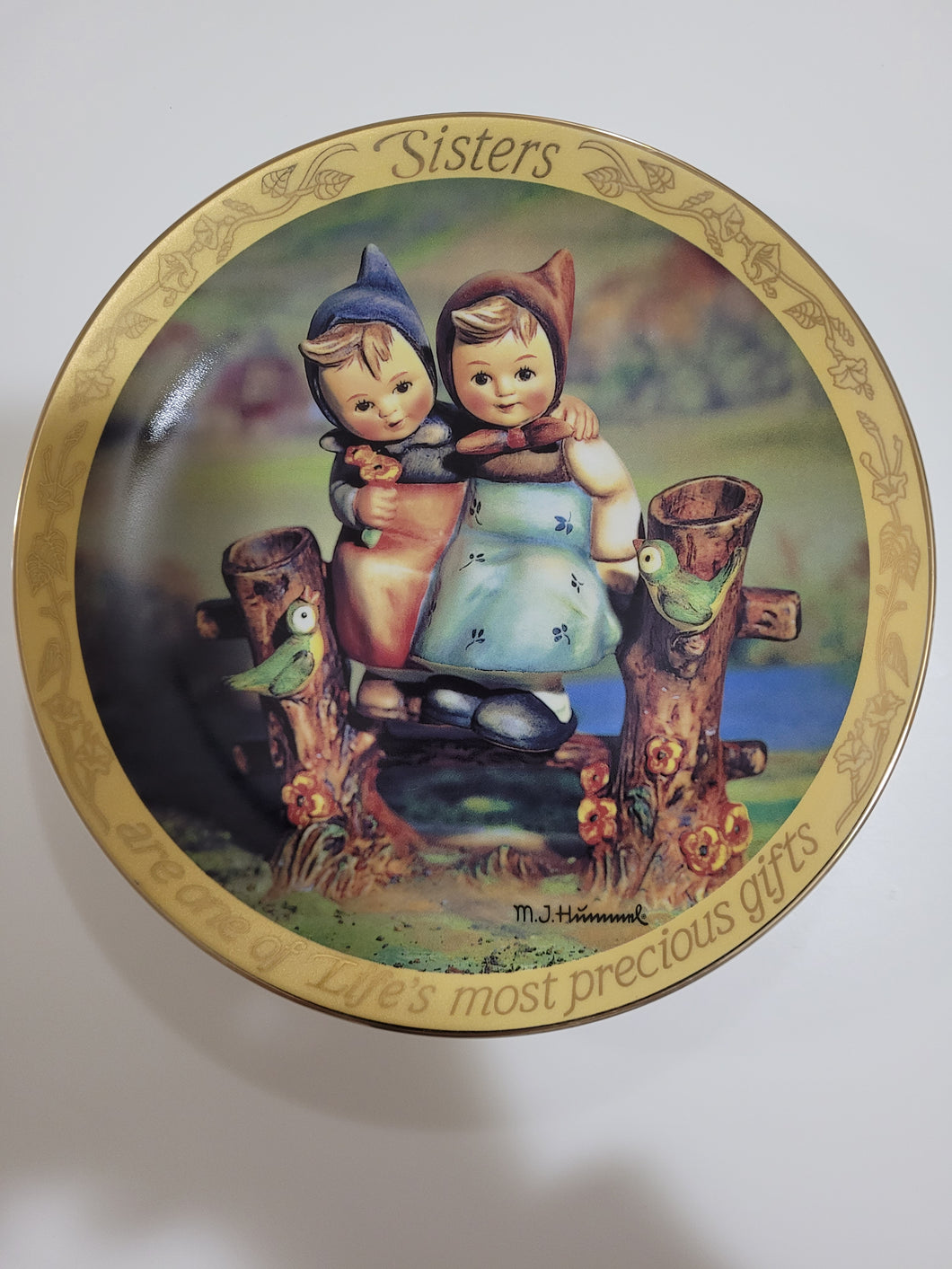 M.I.HUMMEL SISTERS DECORATIVE PLATE