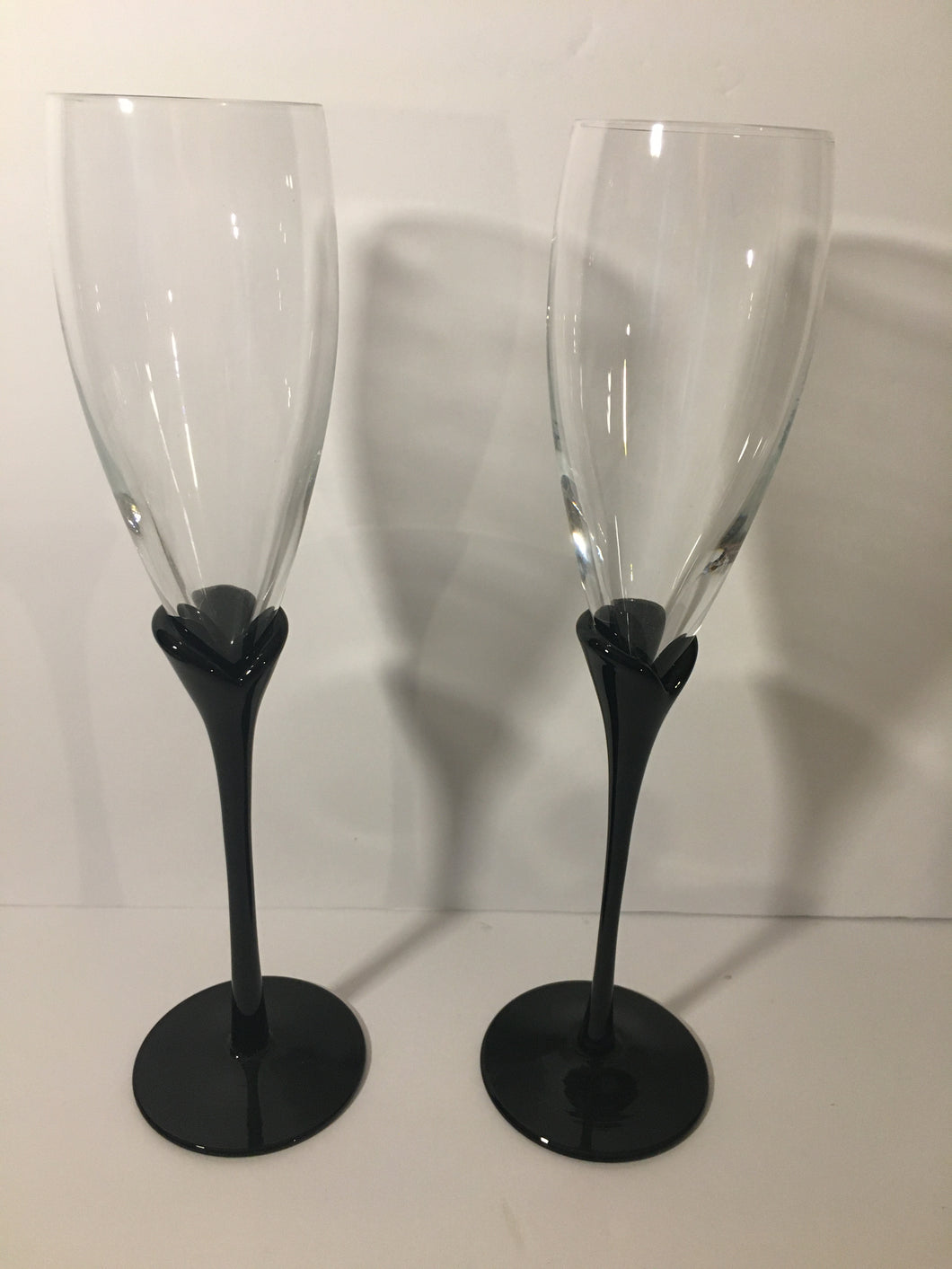 2 Champagne Glasses Black Stem / Clear Glass