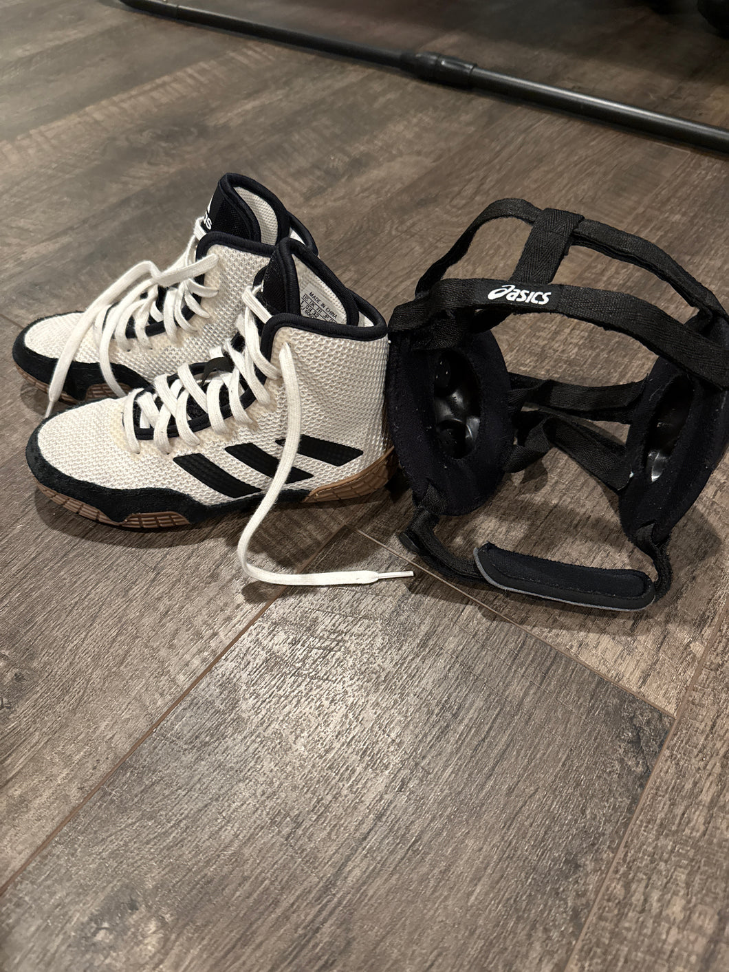Adidas wrestling shoes Worn twice - size Shoes-youth  1