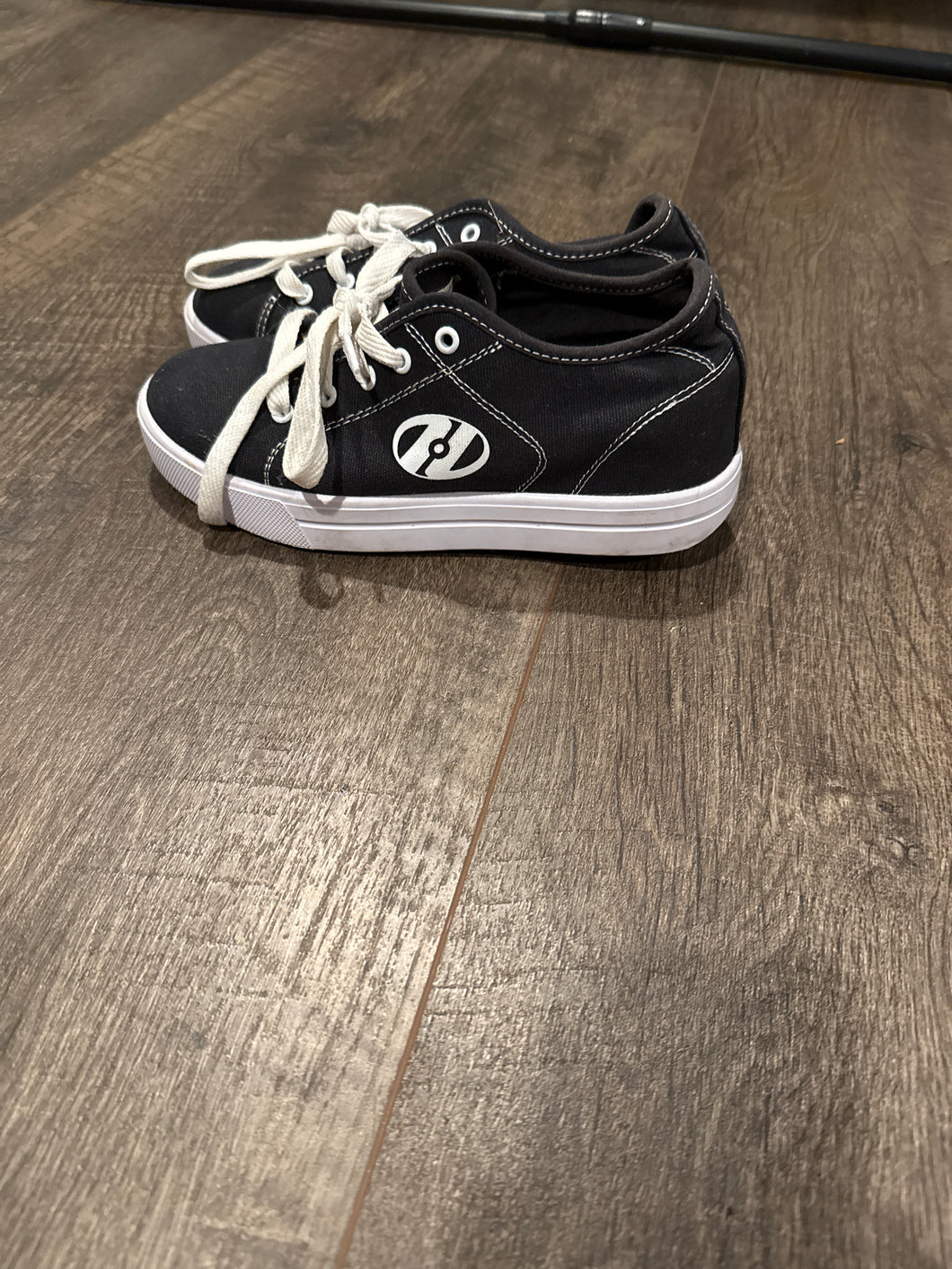 Heelys - size shoes-youth 5