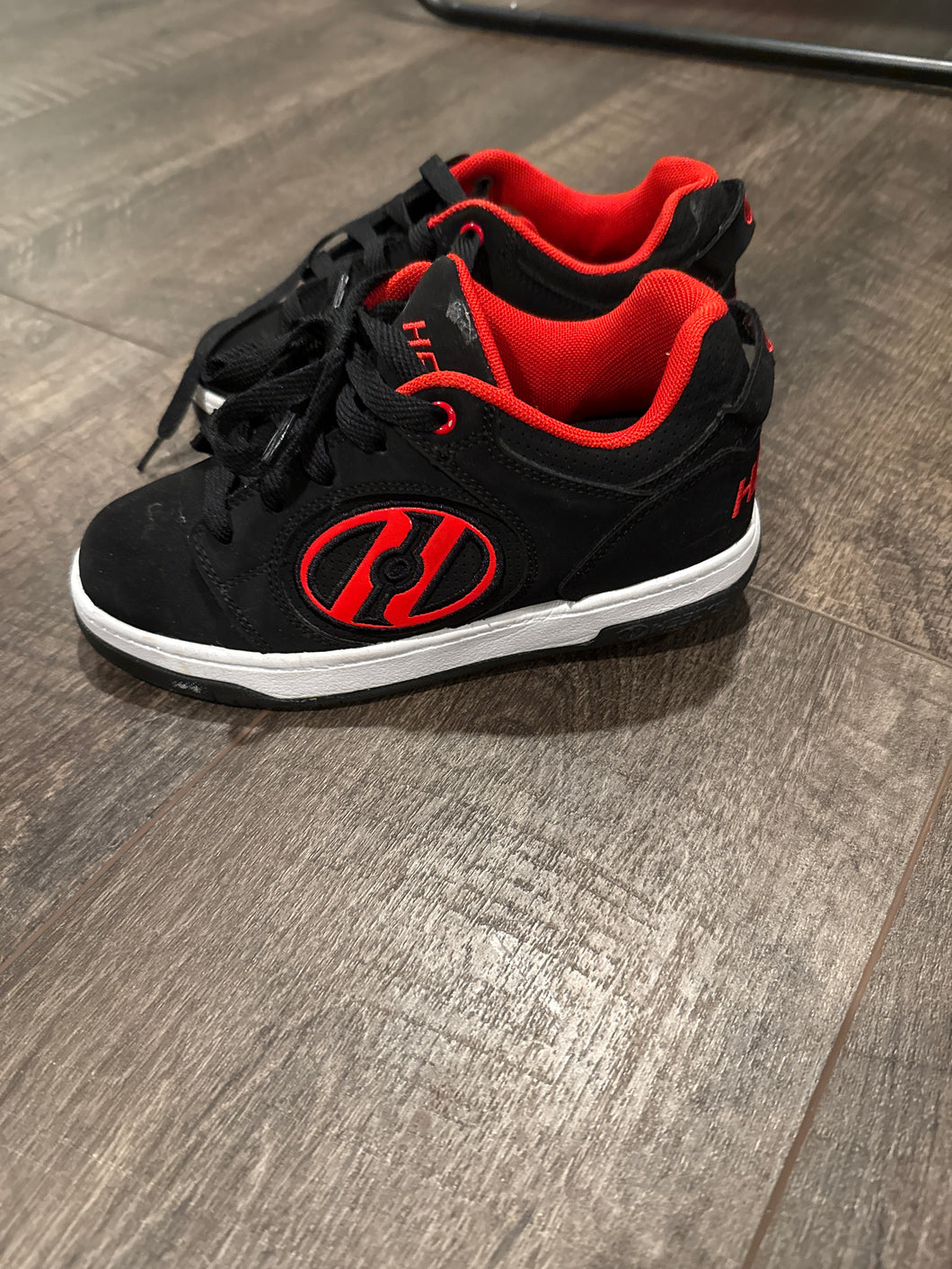 Heelys - red and black - size Shoes-youth 4