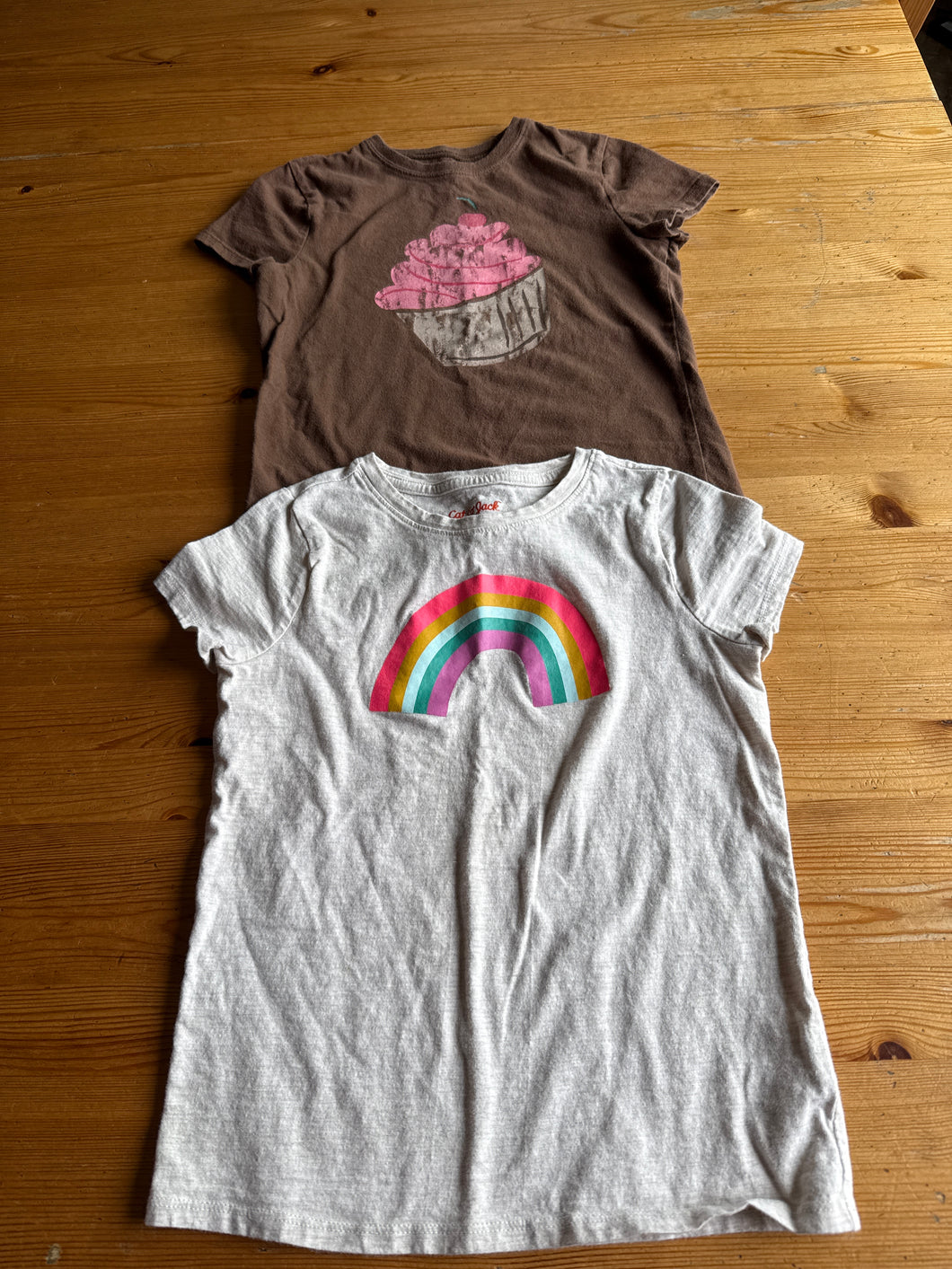 Tshirts Cupcake and rainbow - size Kids 6