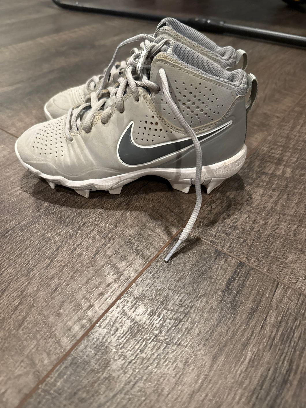 Baseball cleats - size Shoes-youth  1.5