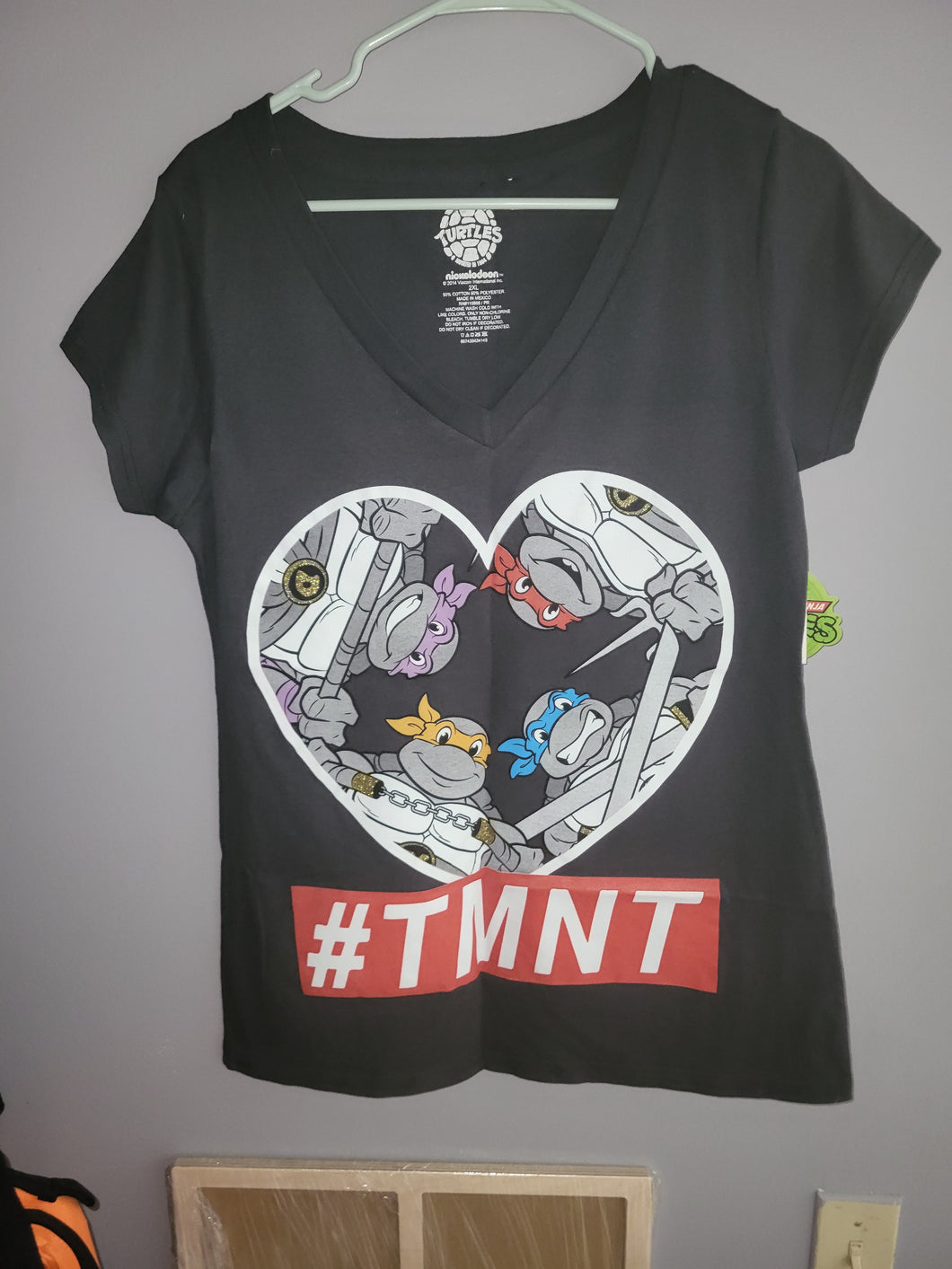 TMNT v neck shirt JRs 2X/19 - size Women 1XL (16-18)