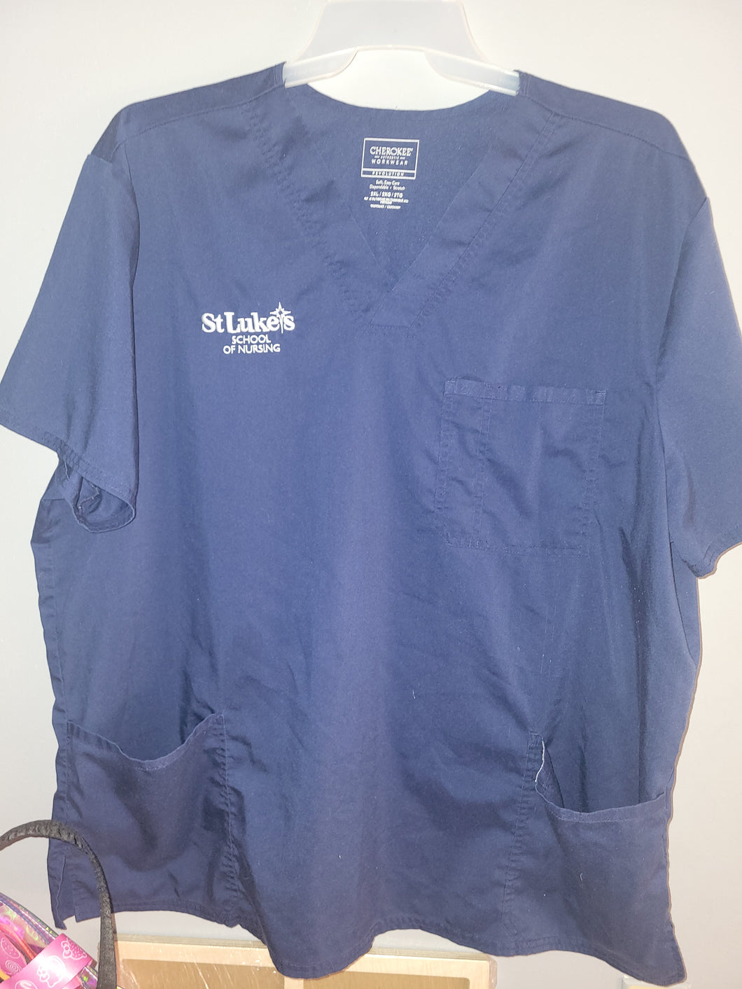 2XL st lukes scrub st lukes nursing school - size Mens XL