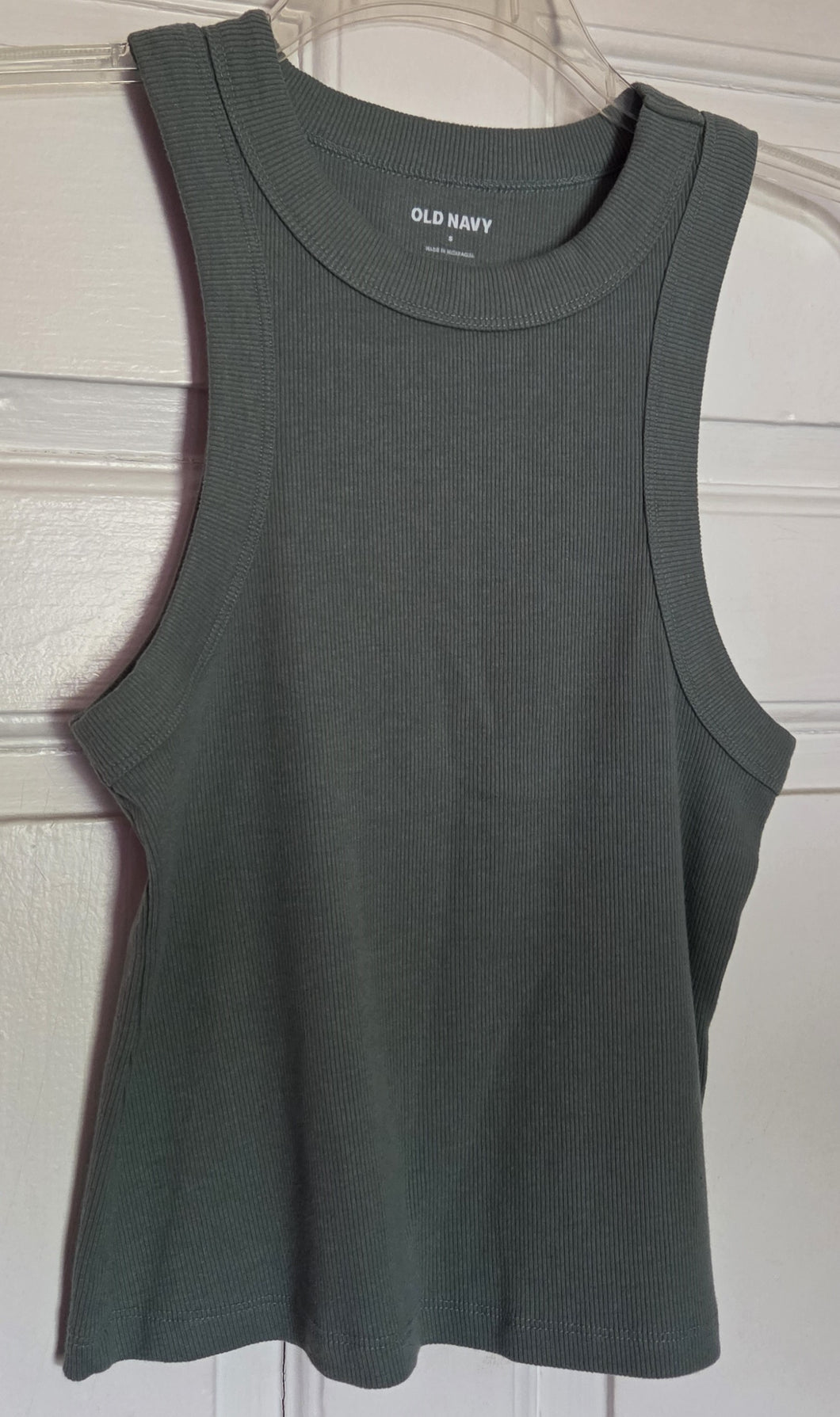 Old Navy green tank top - size Women S (4-6)