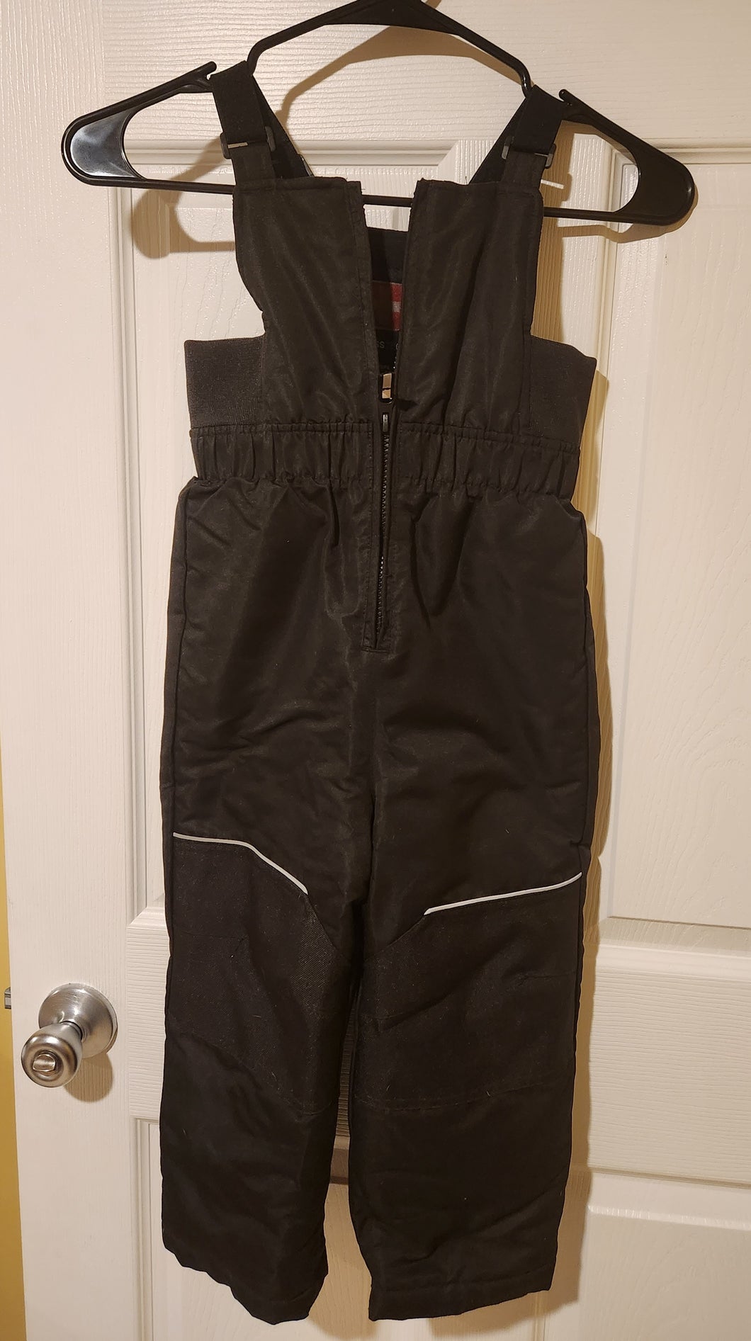 Swiss Tech black snowsuit never worn - size 4T/4