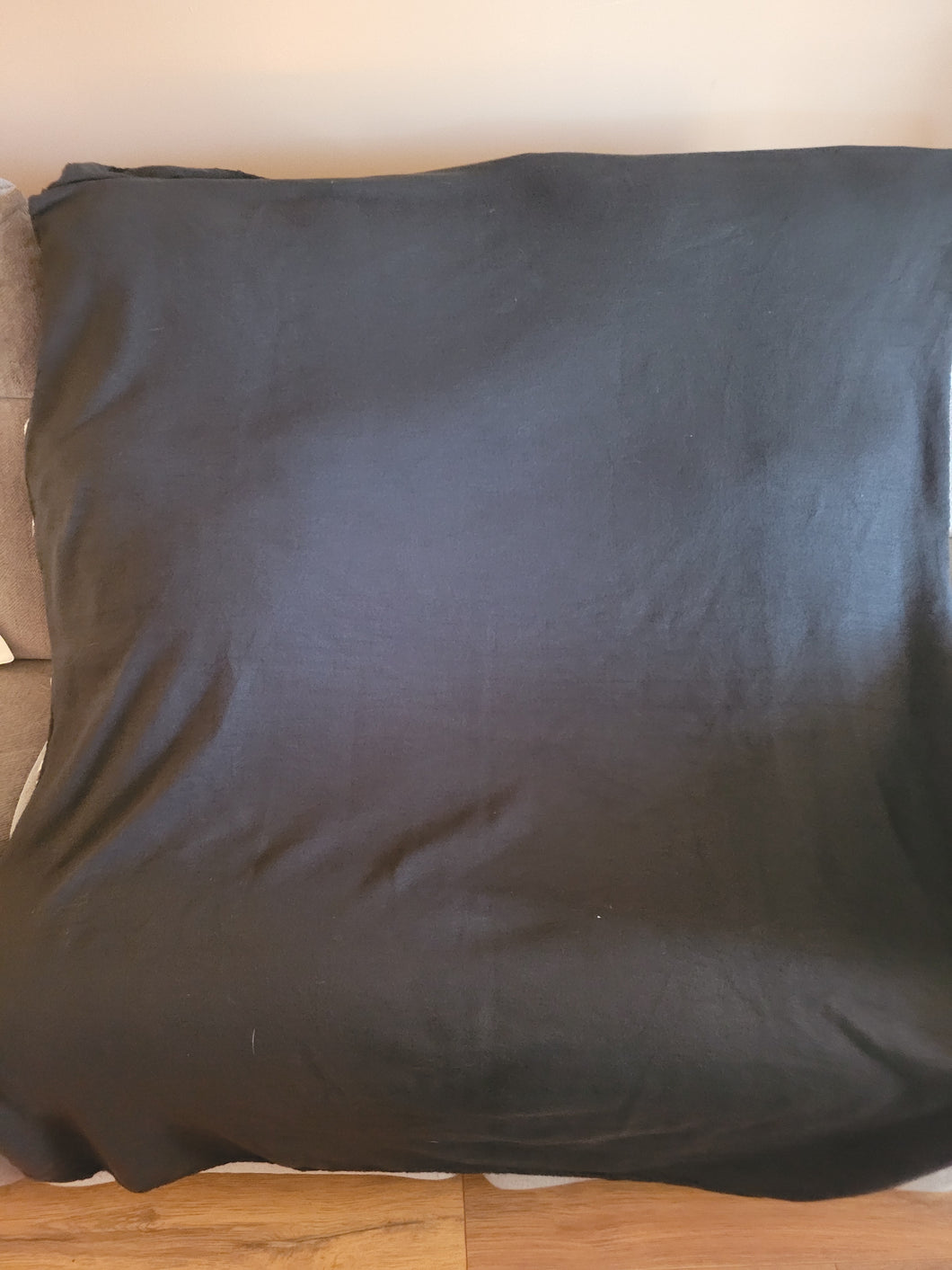 BNWOT-Plain Black Fleece 50x60 Throw et