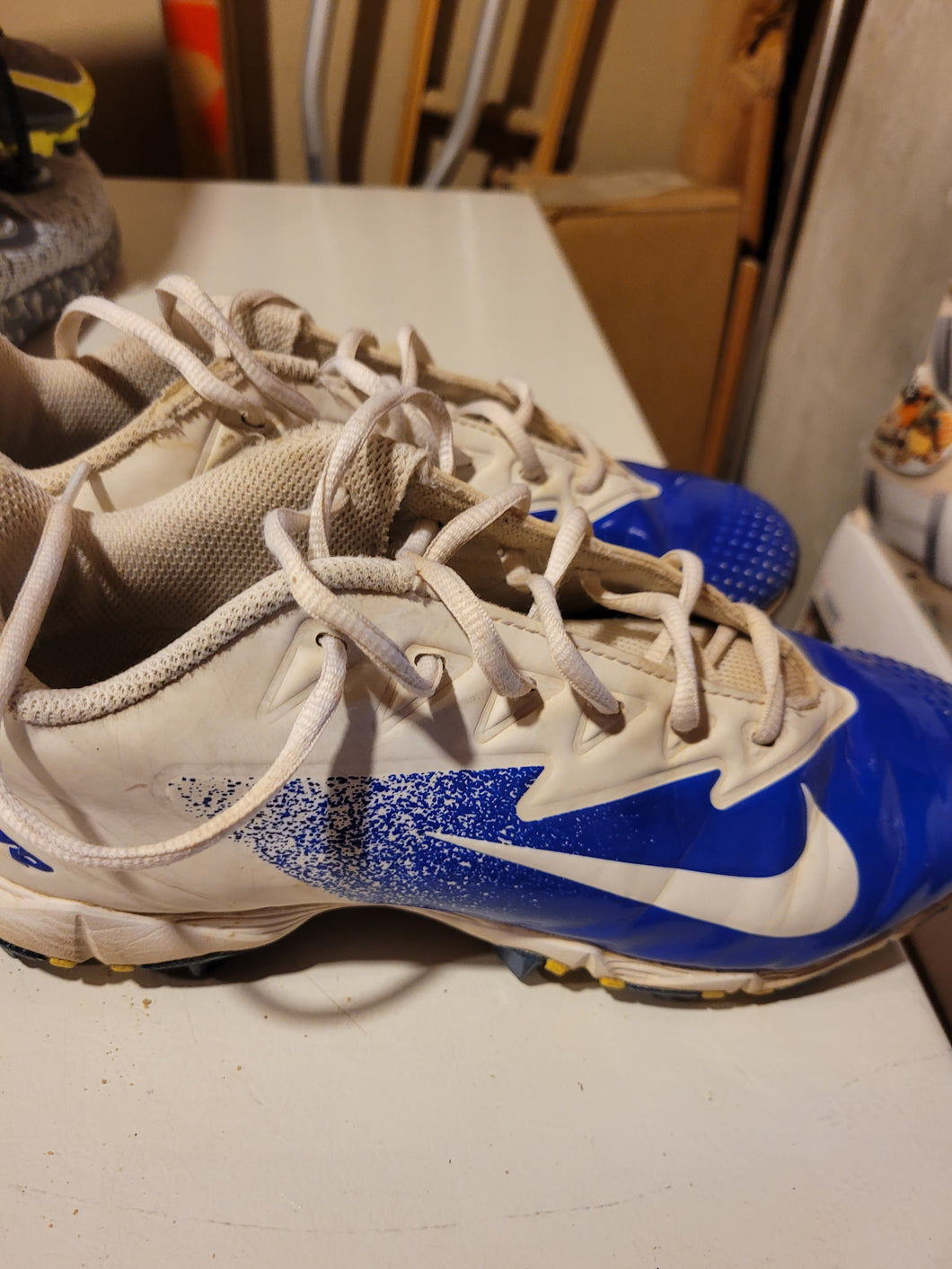 Nike Boys Blue/White cle - size shoes-youth 5.5