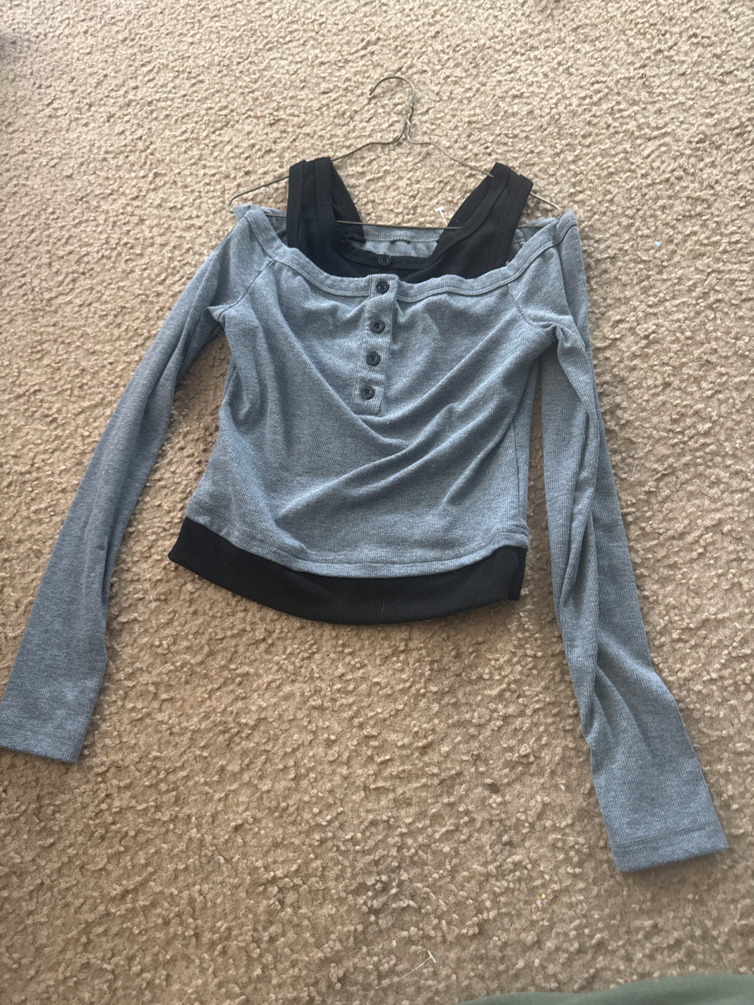 Long sleeve Crop top - size Junior Girls S (3-5)