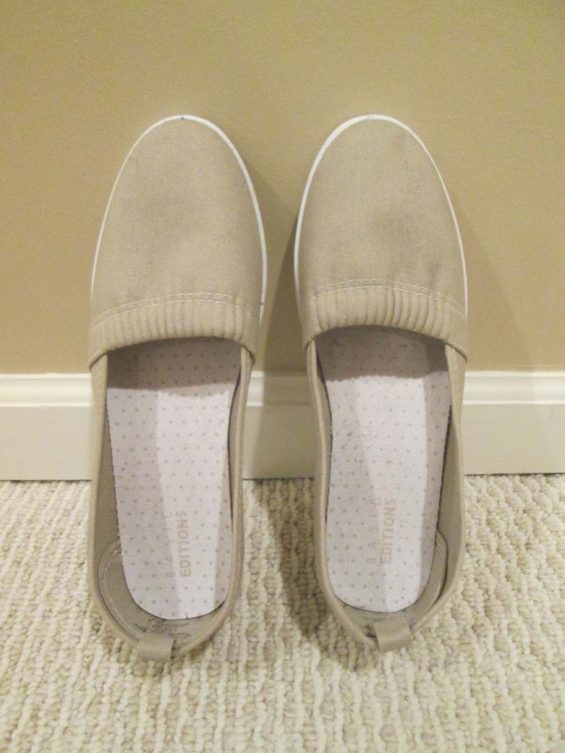 Basic Editions beige slip-ons - size Shoes-Womens 9