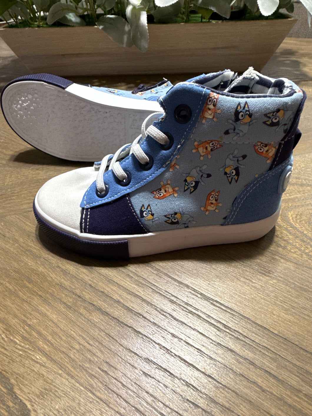BLUEY New! - size Shoes-youth   11