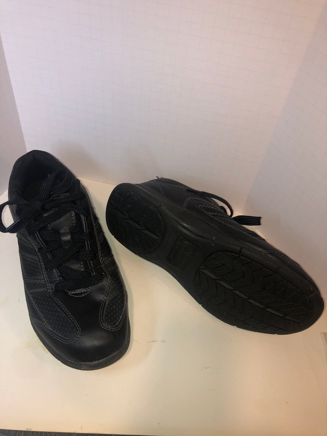 TredSafe leather sneaker slip and oil resistant - size Shoes-Men 9.5