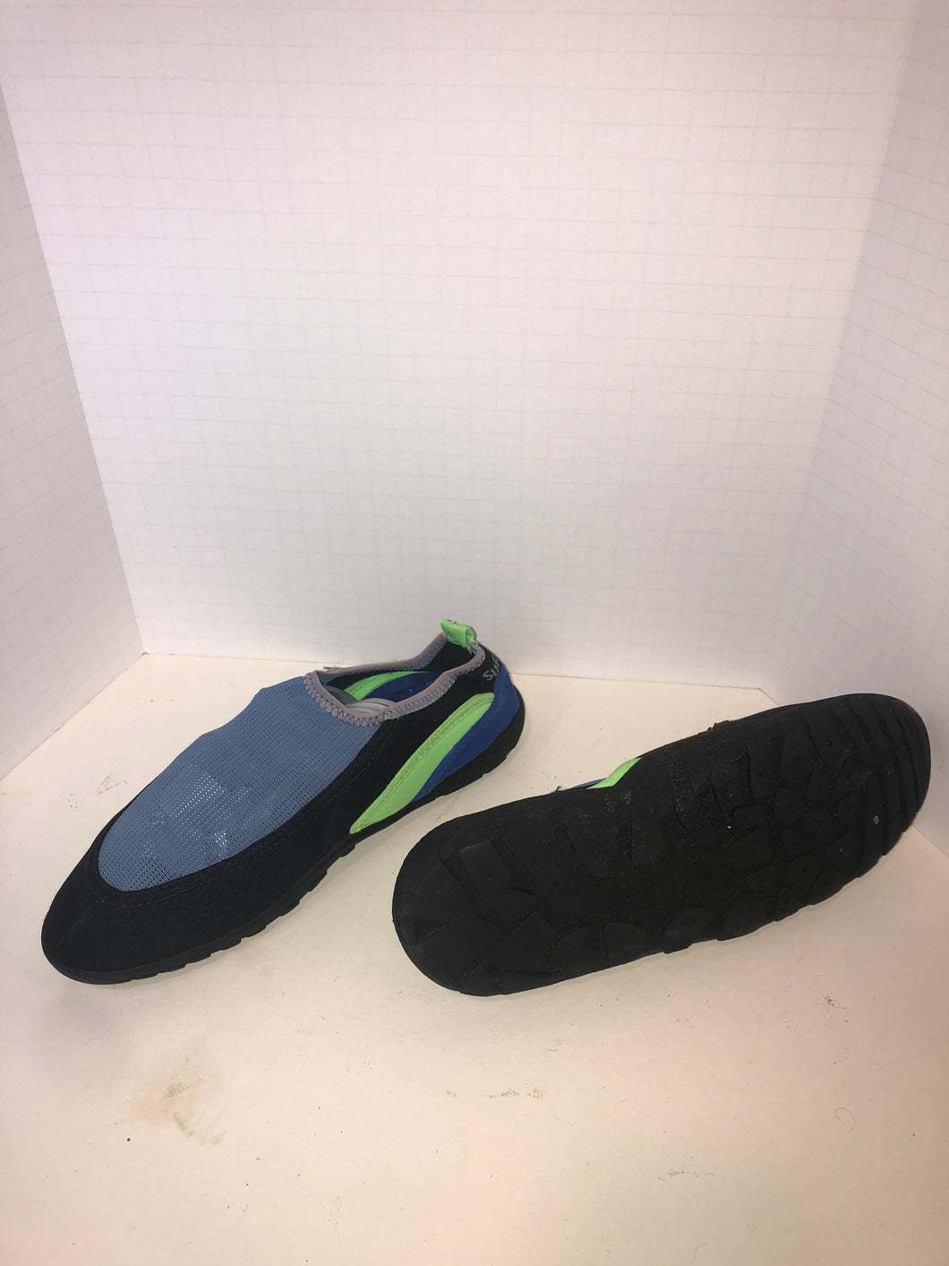 Surf Moc water shoes slight fading on top - size shoes-teen 6