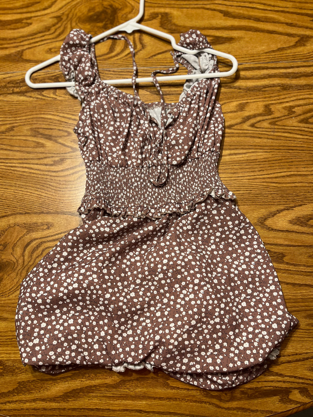 Brown/dress w/wte flower - size Women S (4-6)
