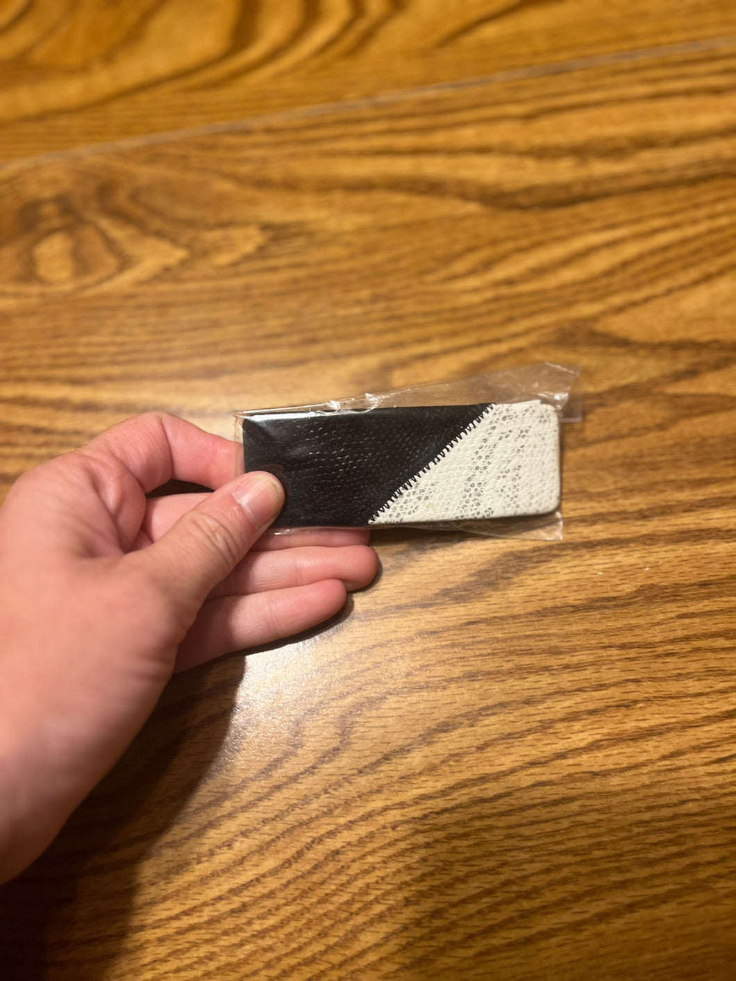 black/white barrette