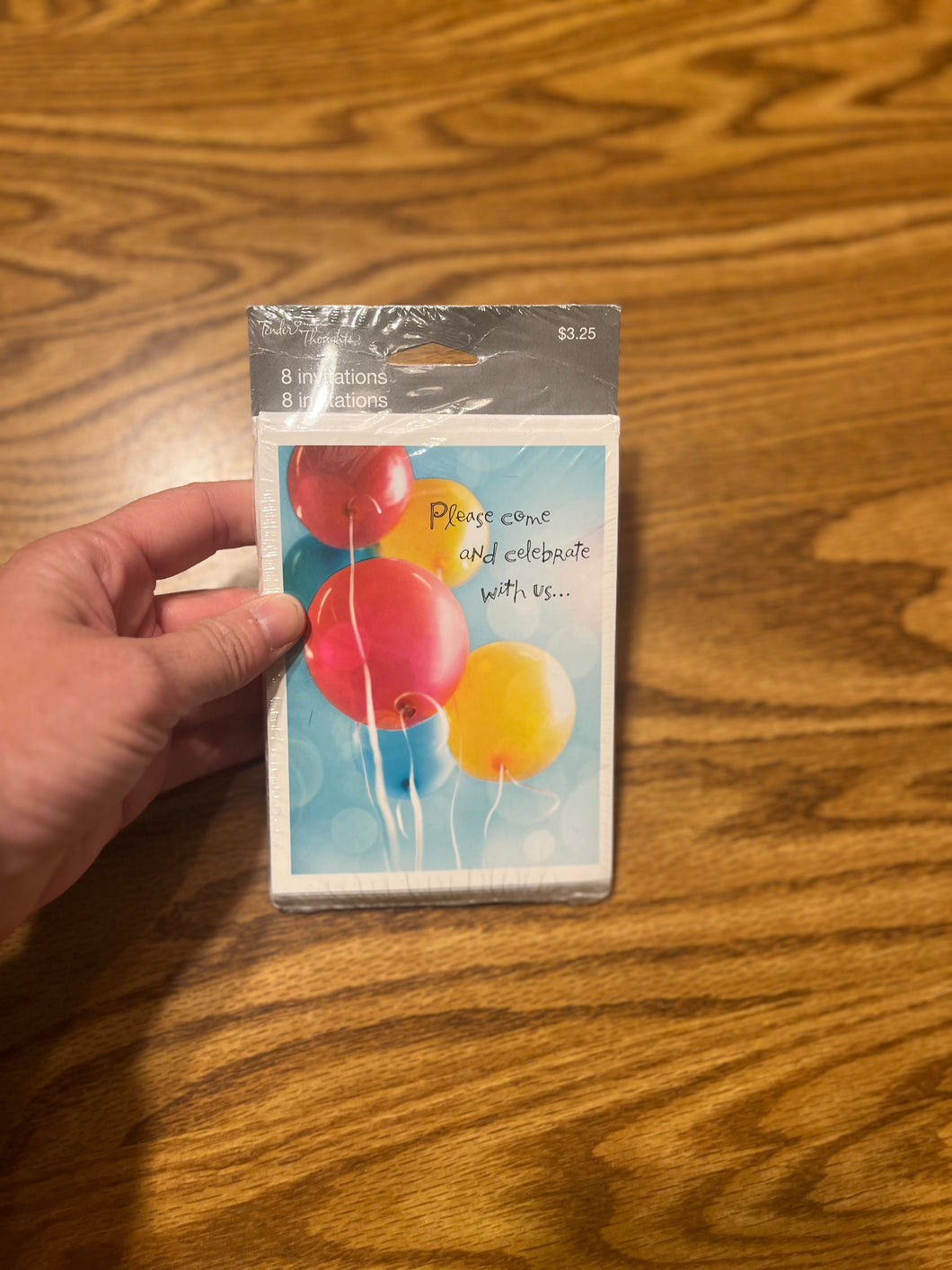 8 invitations