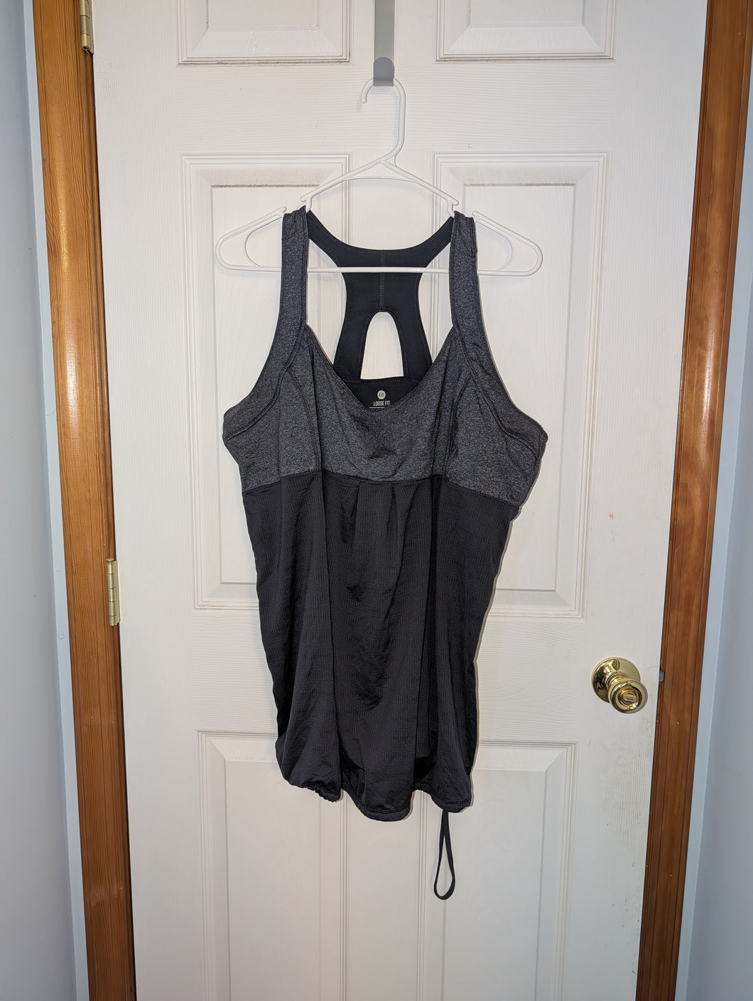 Old Navy Active Loose Fit Tank with Built in - size Women XXL (20-22)