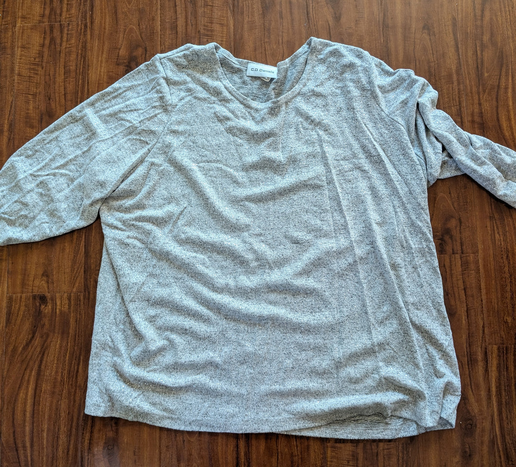 Soft Sparkly Silver Sweater - size Women XXXL (24-26)