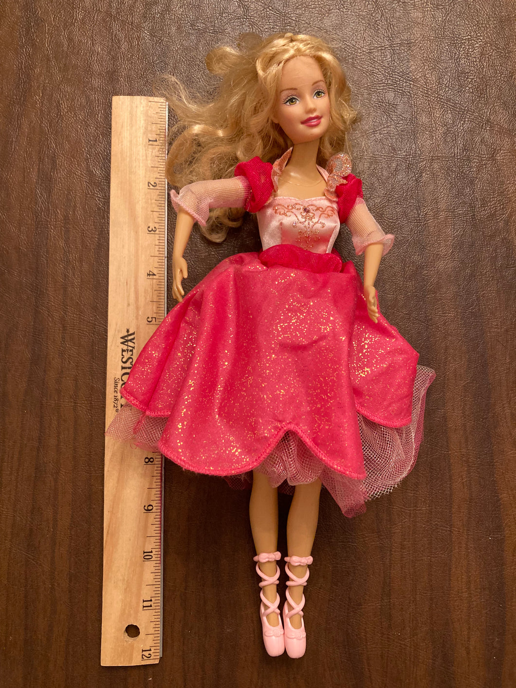 Ballerina doll Barbie? Tutu swirls & lights up