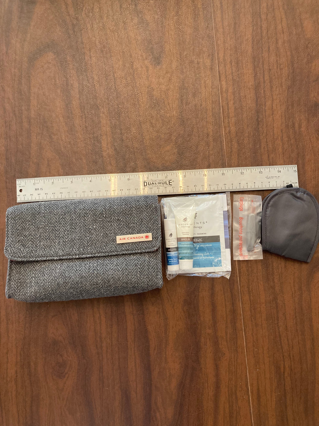 Travel Kit Air Canada Lip balm eyemask earplug