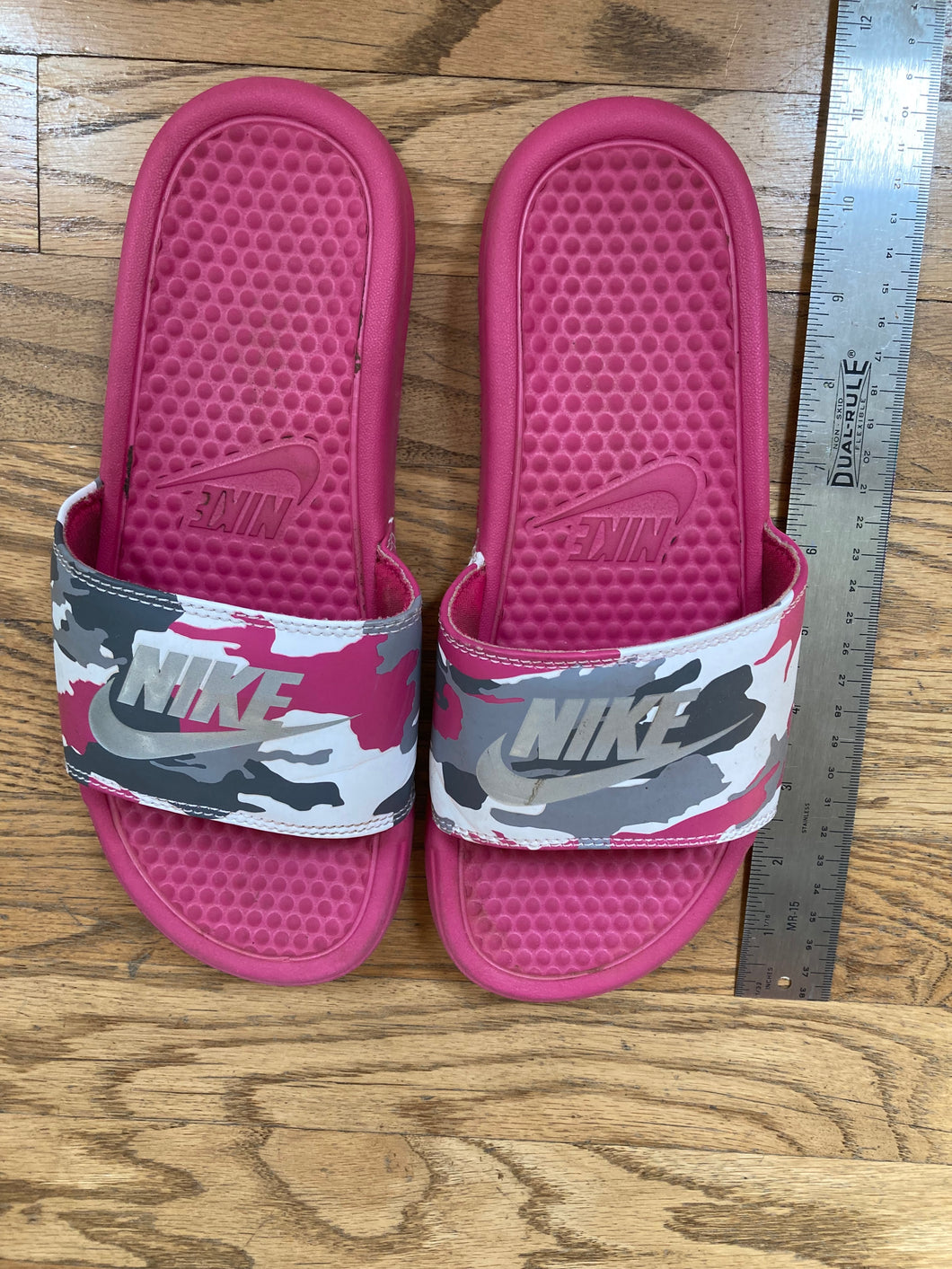 Nike Slides rarely worn Pink gray camo - size Shoes-teen 8